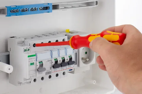 Elektricien aan het werk